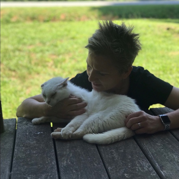 Meet your Posher, Elizabeth - Picture 3 of 8